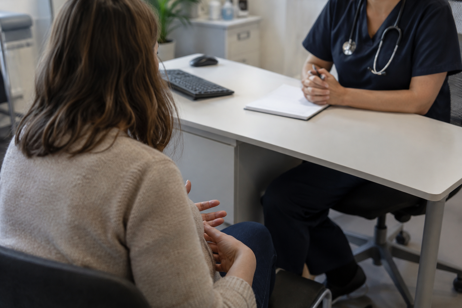 Patient discussing appetite changes and digestive symptoms during a consultation about Mounjaro treatment